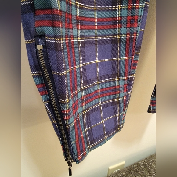Torrid Plaid Pixie Capri - Picture 3 of 8